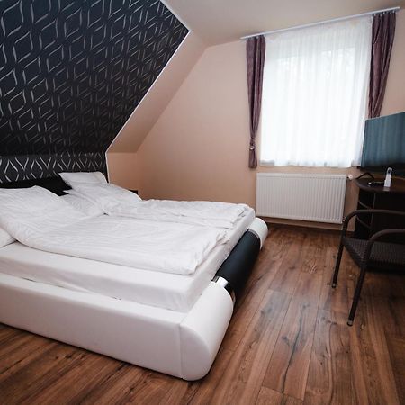 Videki Vendeghaz A Buekkben, Pezsgofuerdovel. Appartement Királd Buitenkant foto