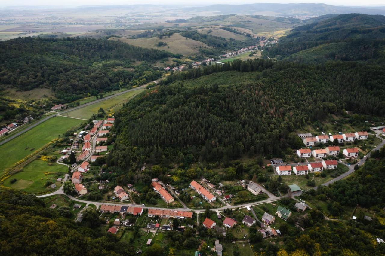 Videki Vendeghaz A Buekkben, Pezsgofuerdovel. Appartement Királd Buitenkant foto