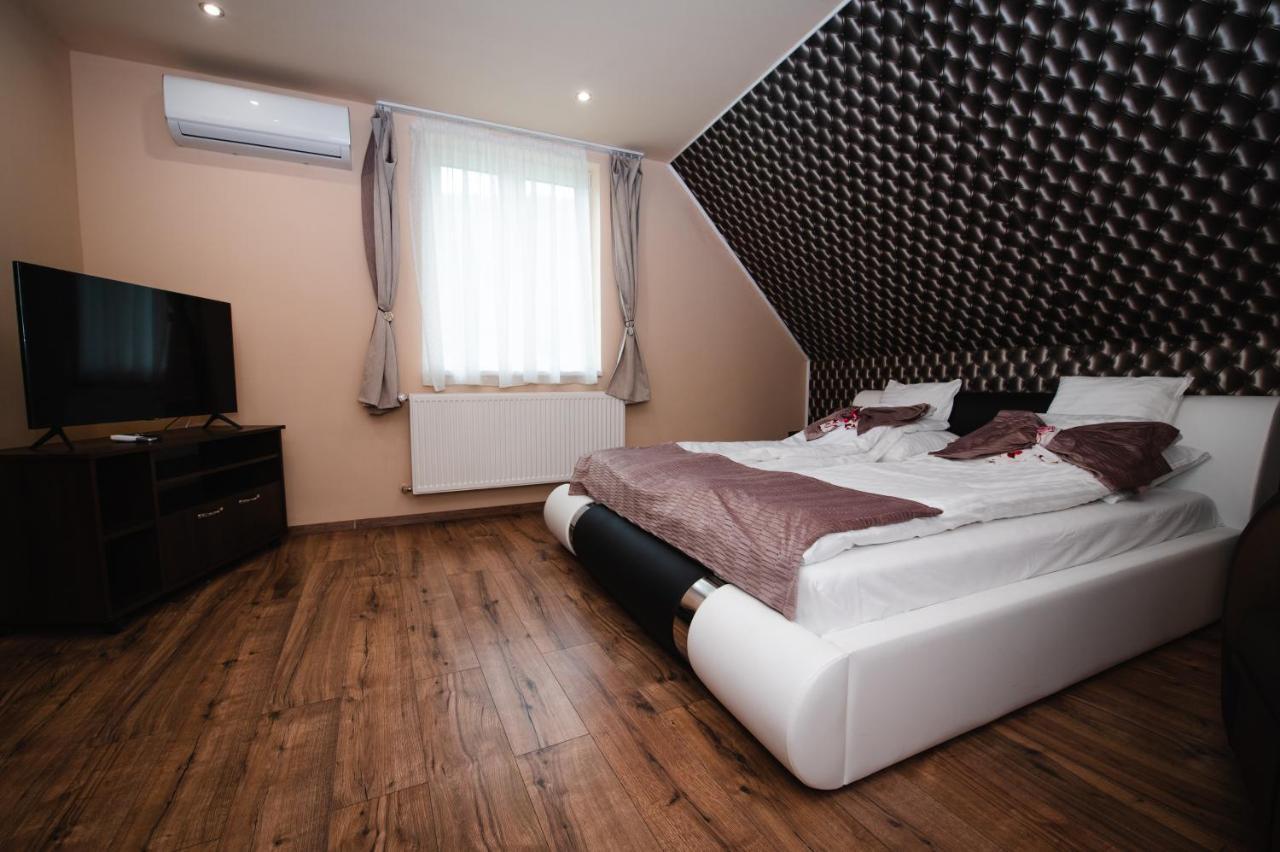 Videki Vendeghaz A Buekkben, Pezsgofuerdovel. Appartement Királd Buitenkant foto