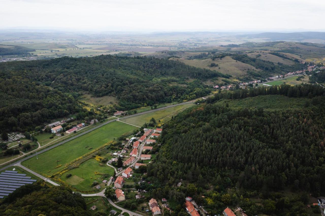 Videki Vendeghaz A Buekkben, Pezsgofuerdovel. Appartement Királd Buitenkant foto