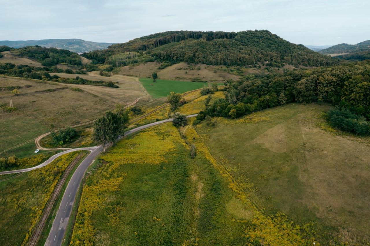 Videki Vendeghaz A Buekkben, Pezsgofuerdovel. Appartement Királd Buitenkant foto