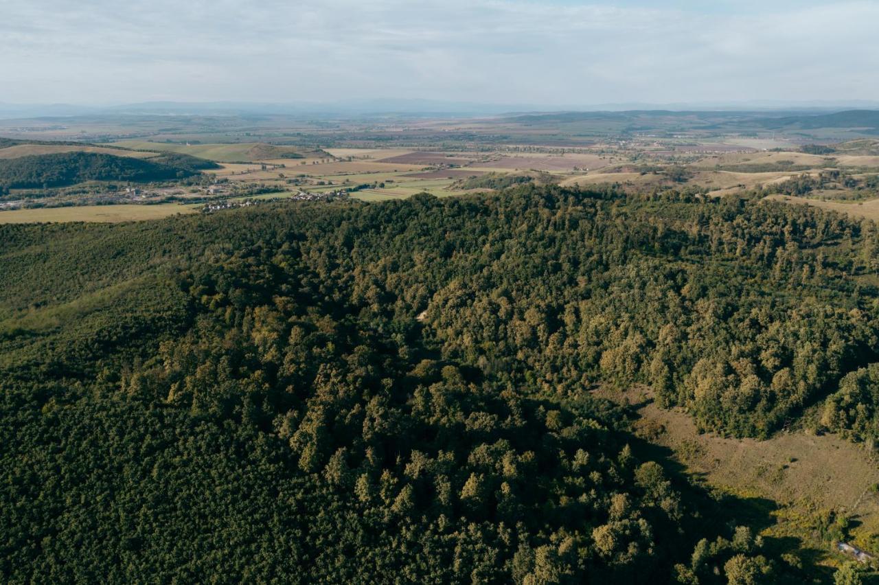 Videki Vendeghaz A Buekkben, Pezsgofuerdovel. Appartement Királd Buitenkant foto